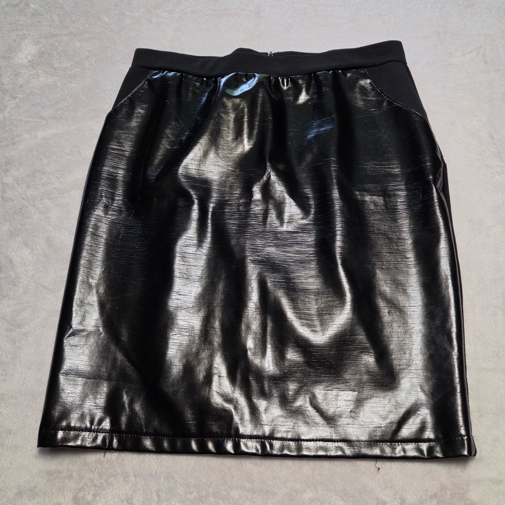 Black Faux Leather Front Stretch Back Mini Skirt  L Office Siren Edgy Chic Moto